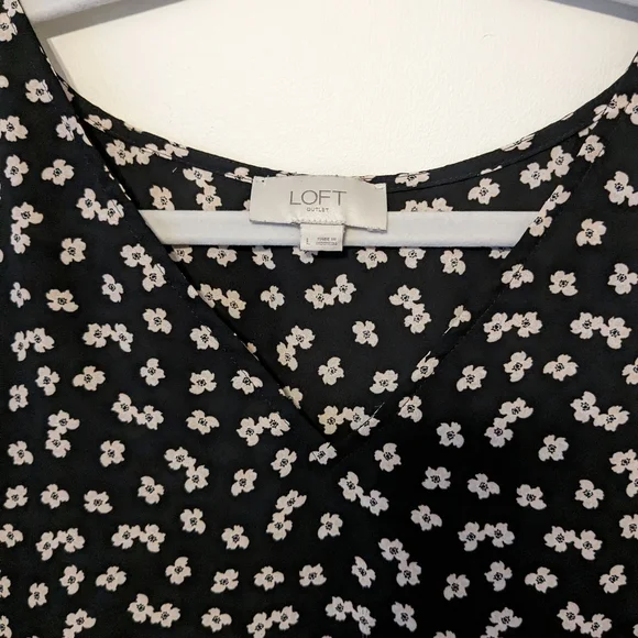 LOFT Black and White Floral Top - Picture 5 of 6